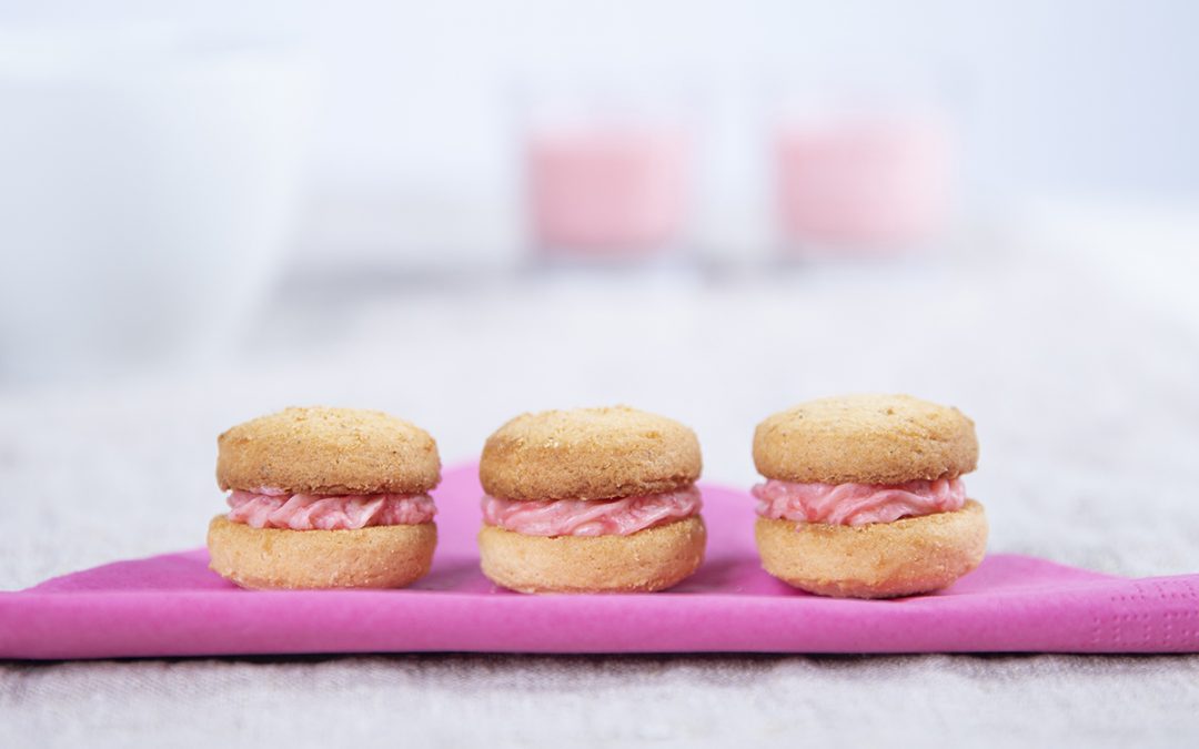 Cardamom rusks sliders with raspberry filling