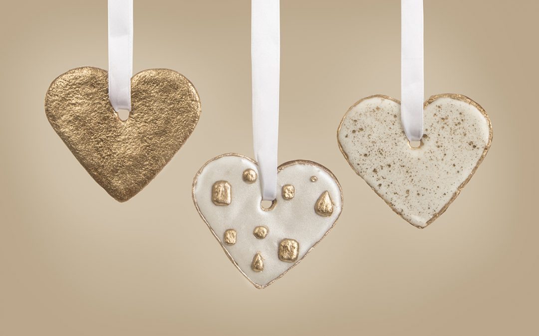 Decorate your Ginger Snaps hearts for a magical Christmas
