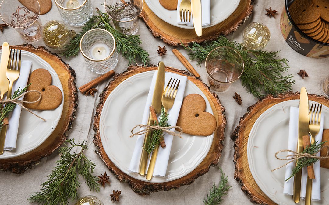Decorate your Christmas table with Ginger Snaps hearts